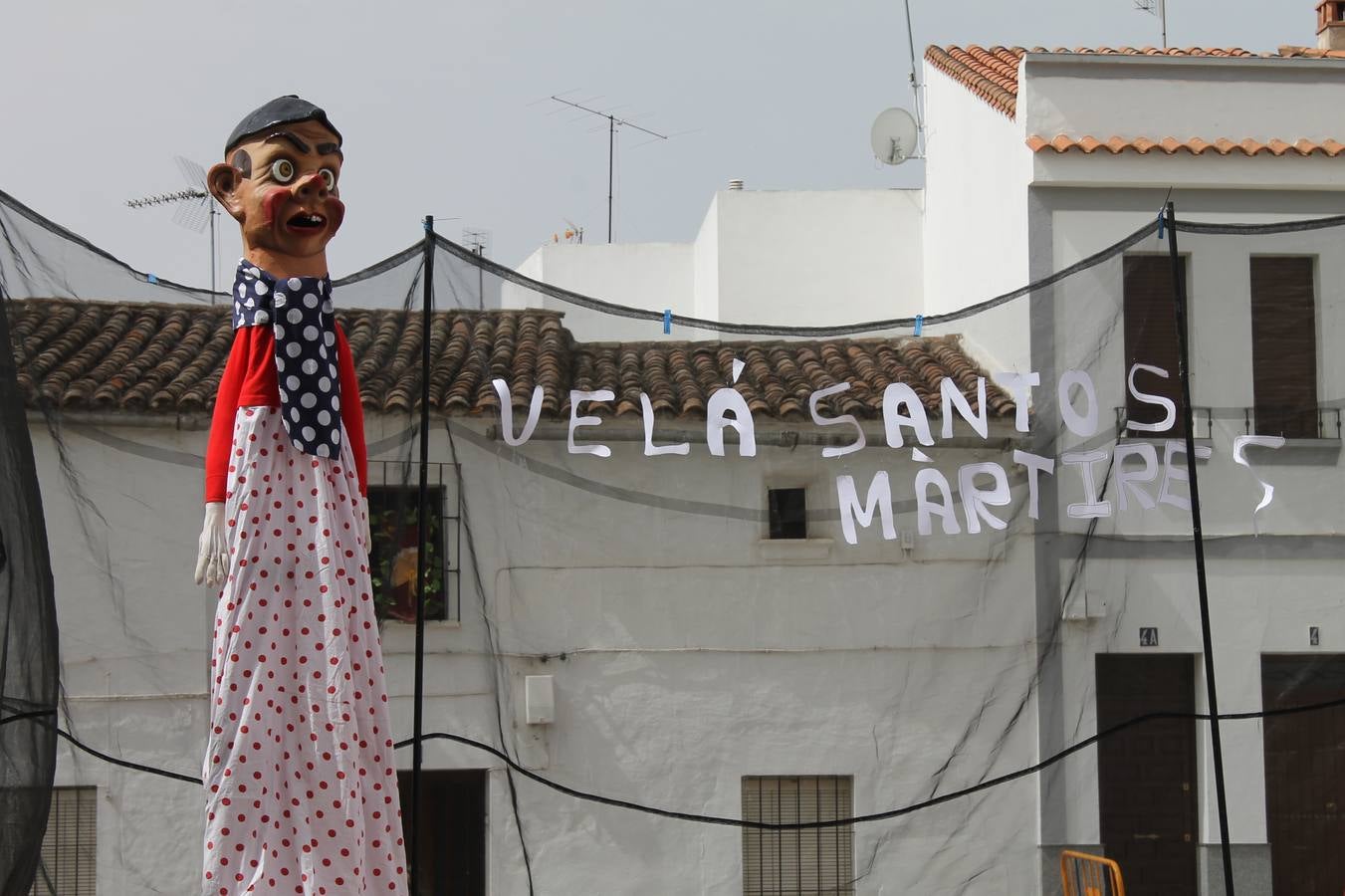 Los gigantes y cabezudos son una de las singularidades de la 'velá' de Los Mártires.