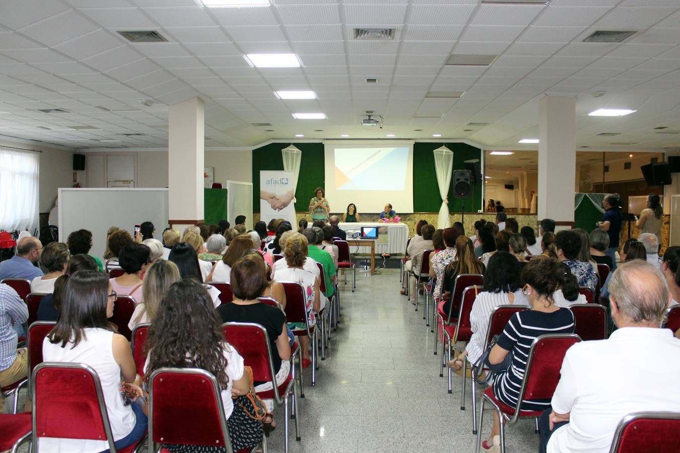 La Asociación de Familiares de enfermos de Alzheimer inicia su andadura para mejorar la atención y el apoyo a quienes padecen esta enfermedad