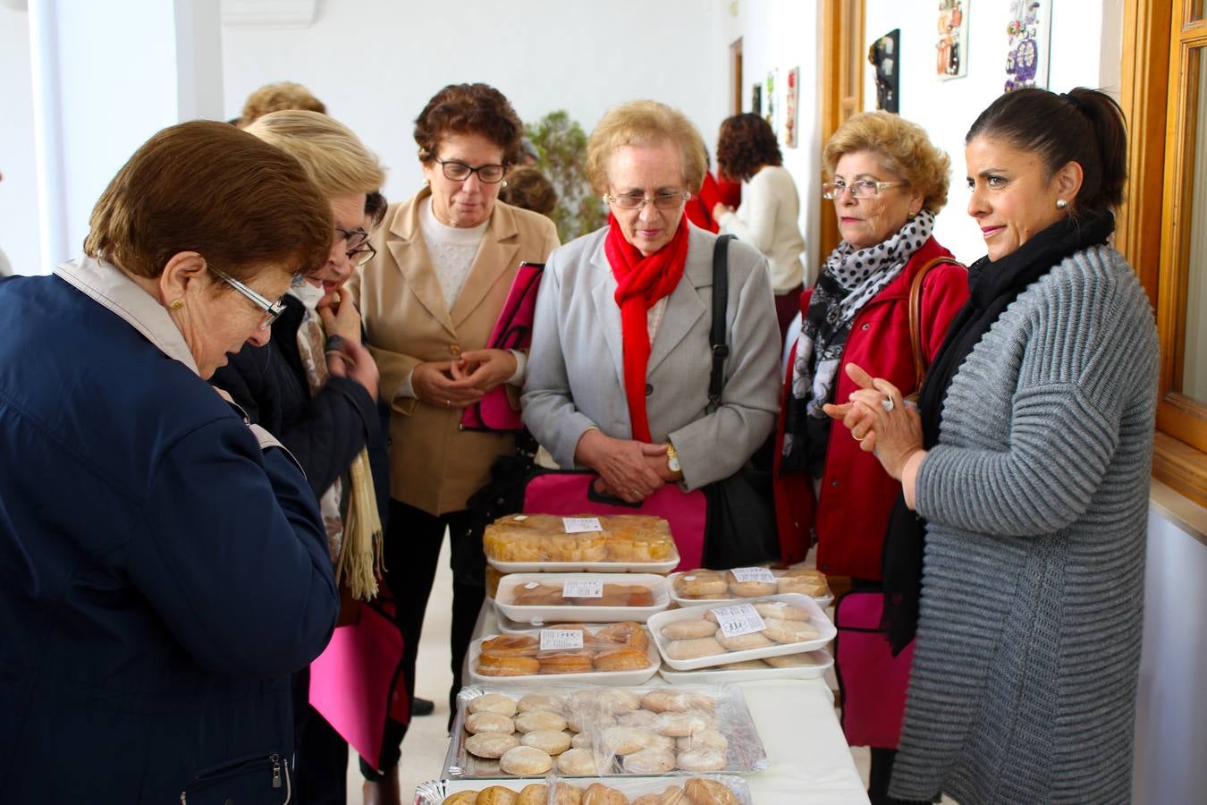 Mujeres emprendedoras han ofrecido una muestra de sus productos.