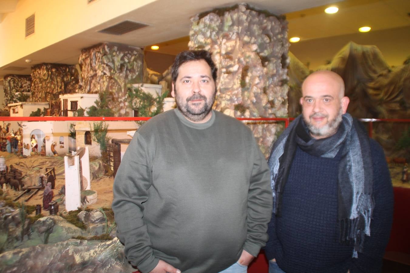 Juan Izaguirre y Manuel Delgado Bartolomé, promotores del Belén bíblico 'Santa Ángela de la Cruz' en Jerez de los Caballeros.