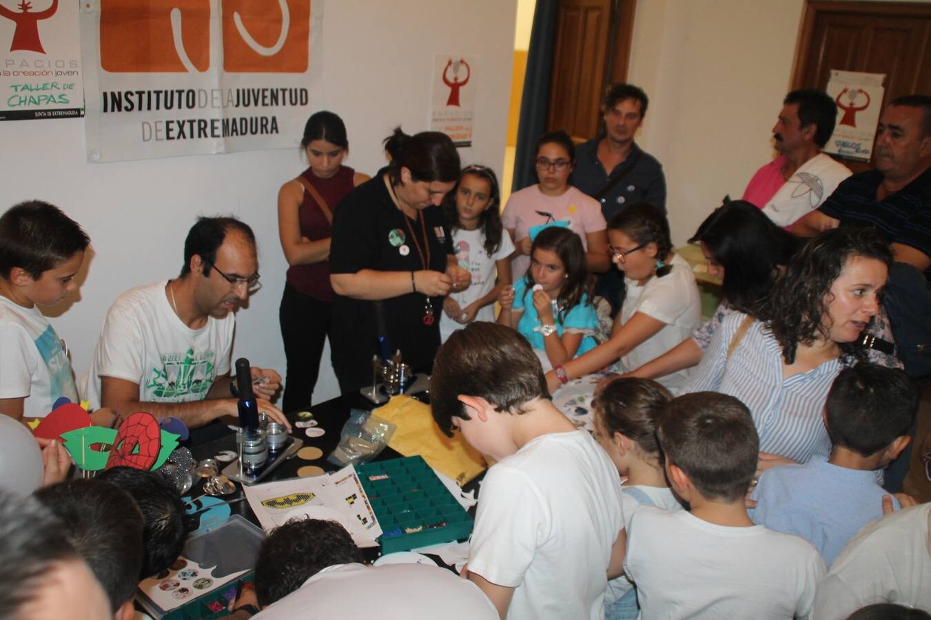 Niños y jóvenes participando en una actividad del Espacio Para la Creación Joven de Jerez. P.D.