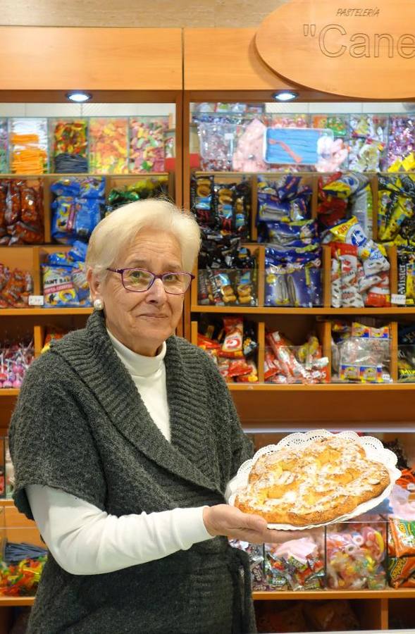 Tomasa Pitel con su bollo turco.E.R.