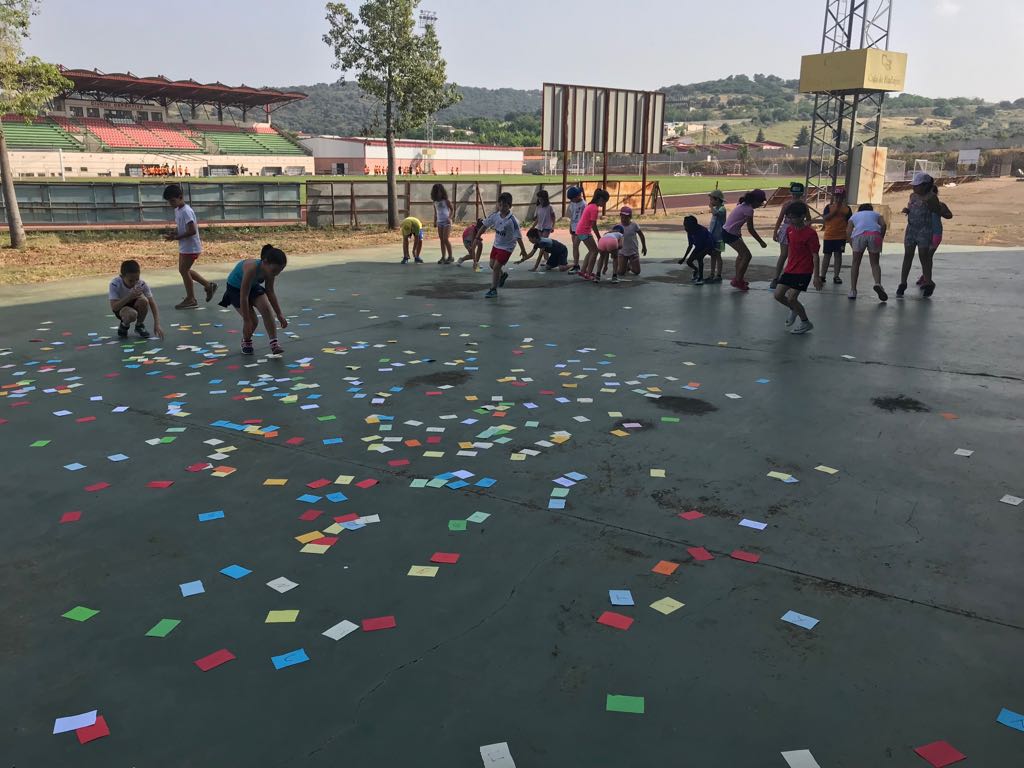 Talleres, juegos, actividades y el disfrute de la piscina, centran el disfrute de los participantes.