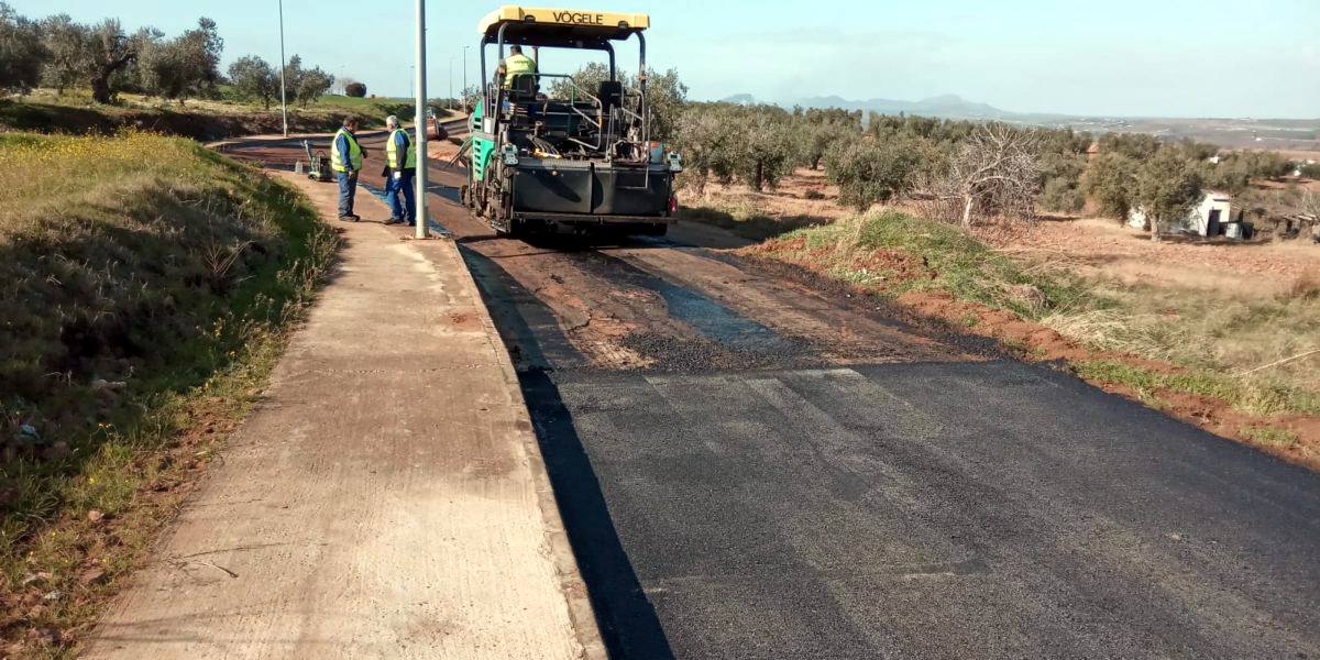 Obras de mejora en la carretera del cementerio