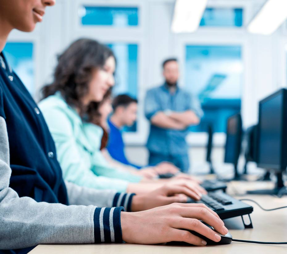 Continúan los talleres informáticos en El Albergue