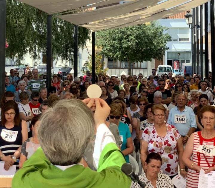 Un momento de la celebración eucarística en el parque