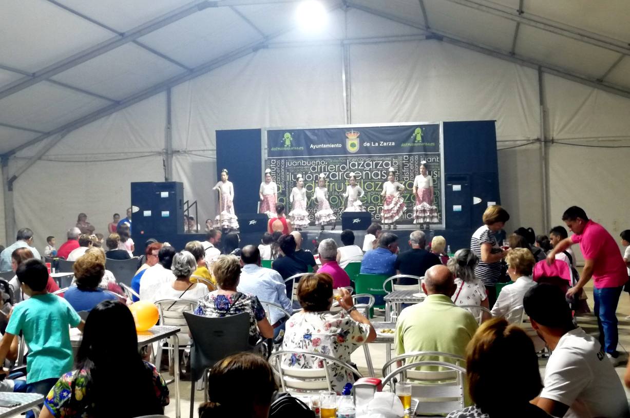 Actuación de la Escuela de Flamenco 'Zararte' 