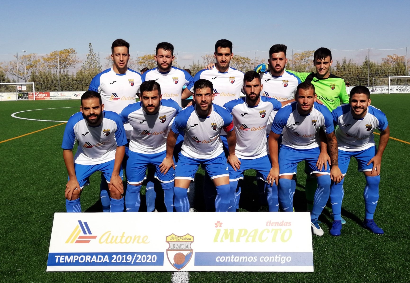 De pie: Juan Pedro, Nogales, Pintado, Jorge y Pedro. Agachados: Cerrato, Nono, José Mari, Iván, Dani y Mario. 