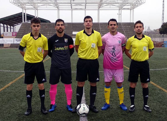 Capitanes y trío arbitral 