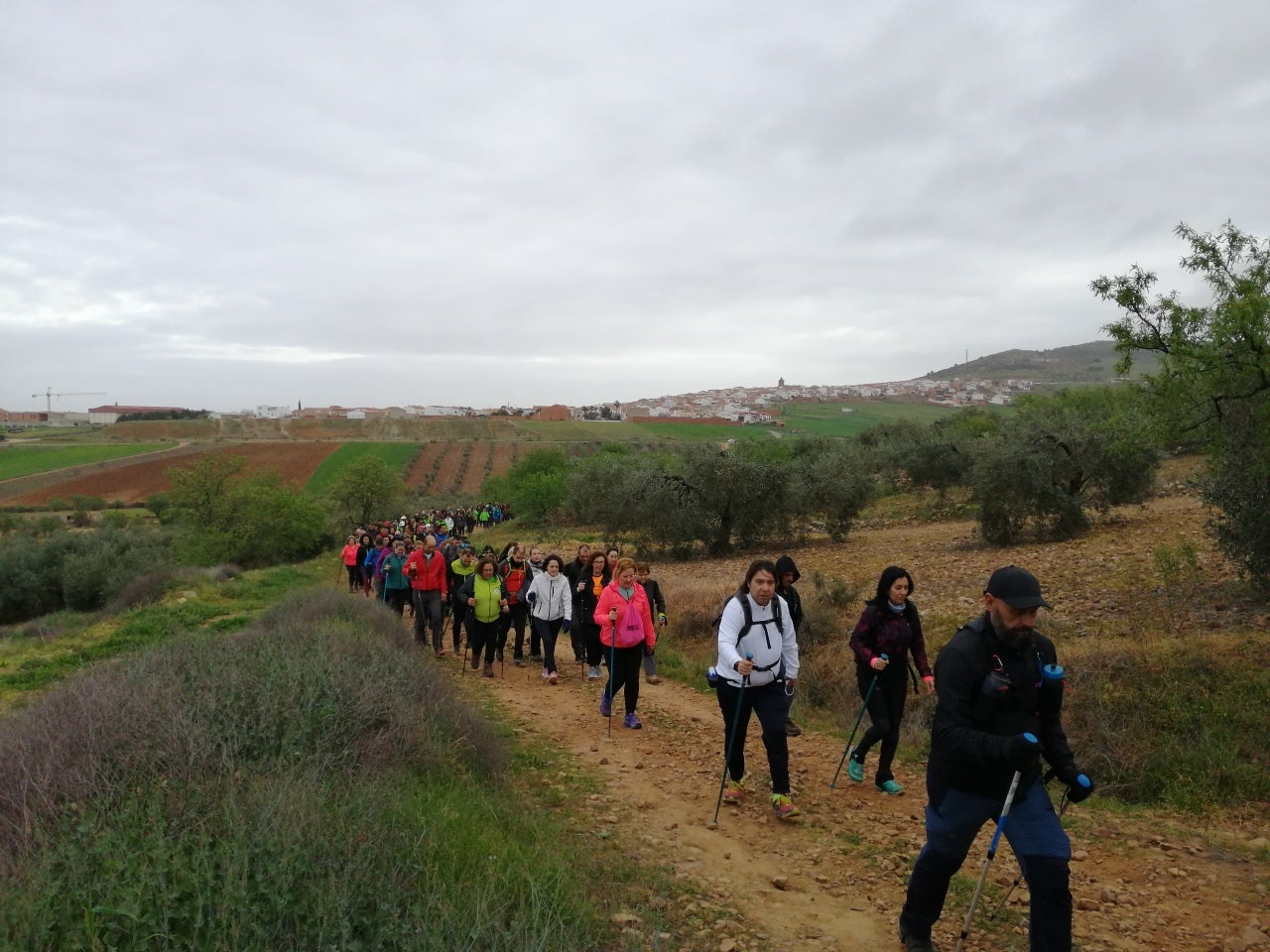 Los senderistas, camino de la sierra
