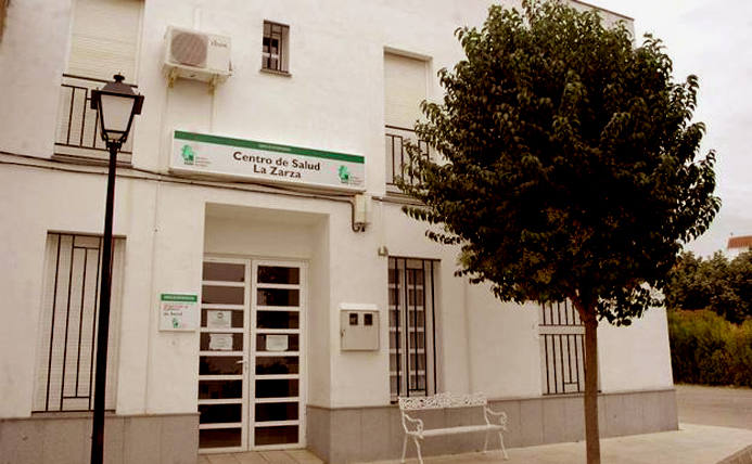 Vista parcisl del Centro de Salud de La Zarza.