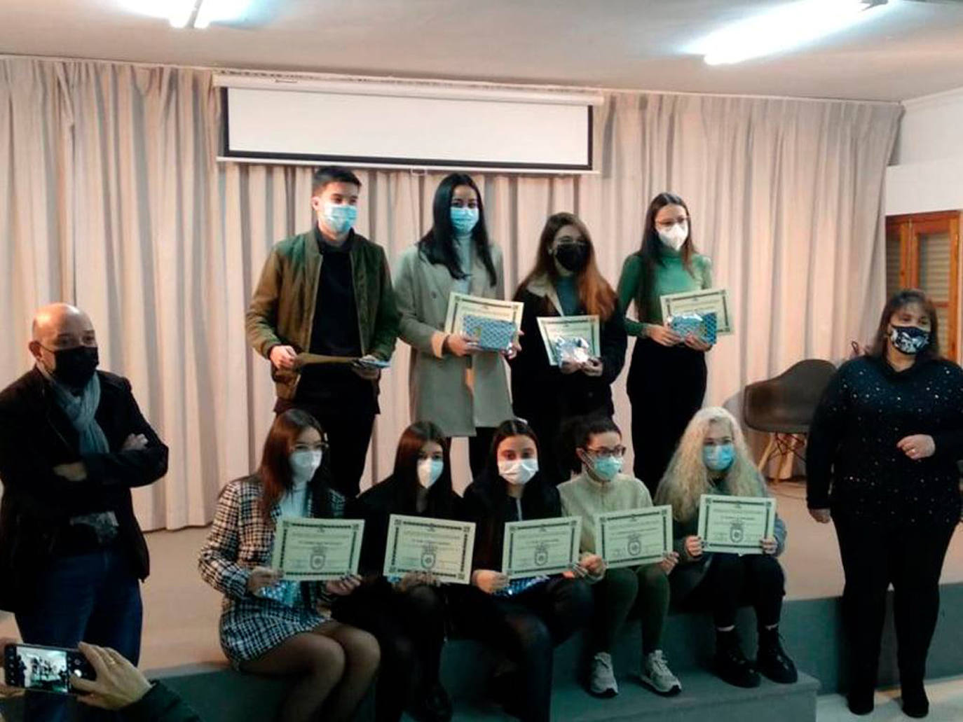 Foto de familia de los premiados