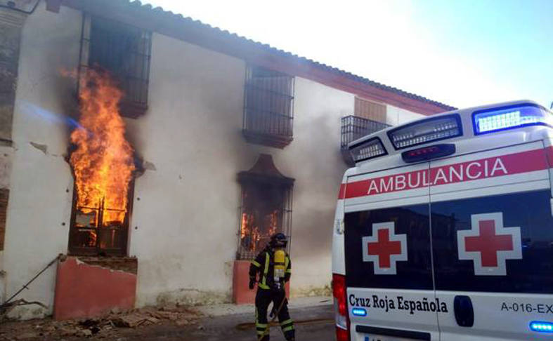 Un fallecido y tres heridos en el incendio de una vivienda en Oliva de Mérida