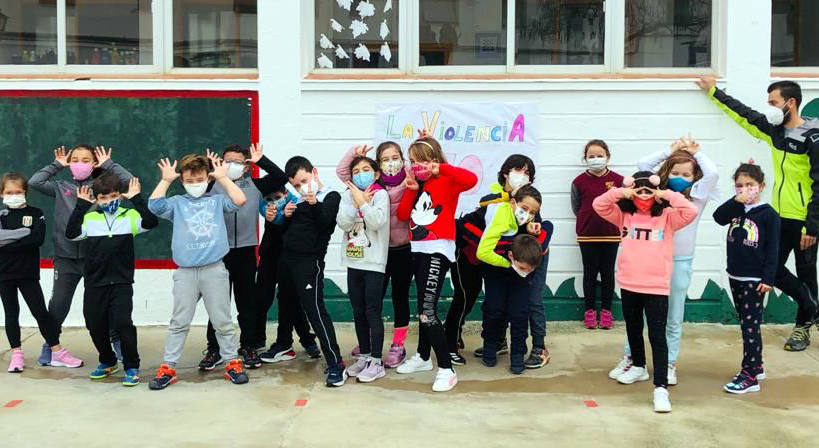 Un grupo de escolares del colegio, finalista de un concurso nacional de radio