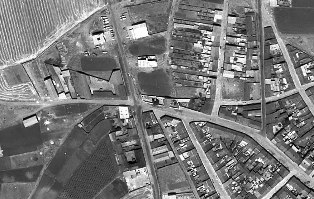Vista aérea del edificio completo en los años 70