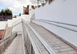 Escaleras de acceso desde la Plaza del Ayuntamiento al Centro de Salud