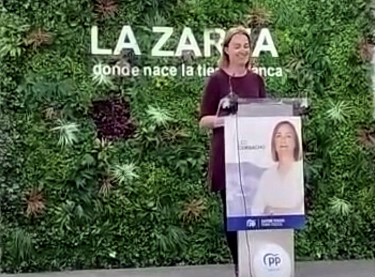 La candidata popular, Leonor Corbacho, durante el mitin de cierre de campaña