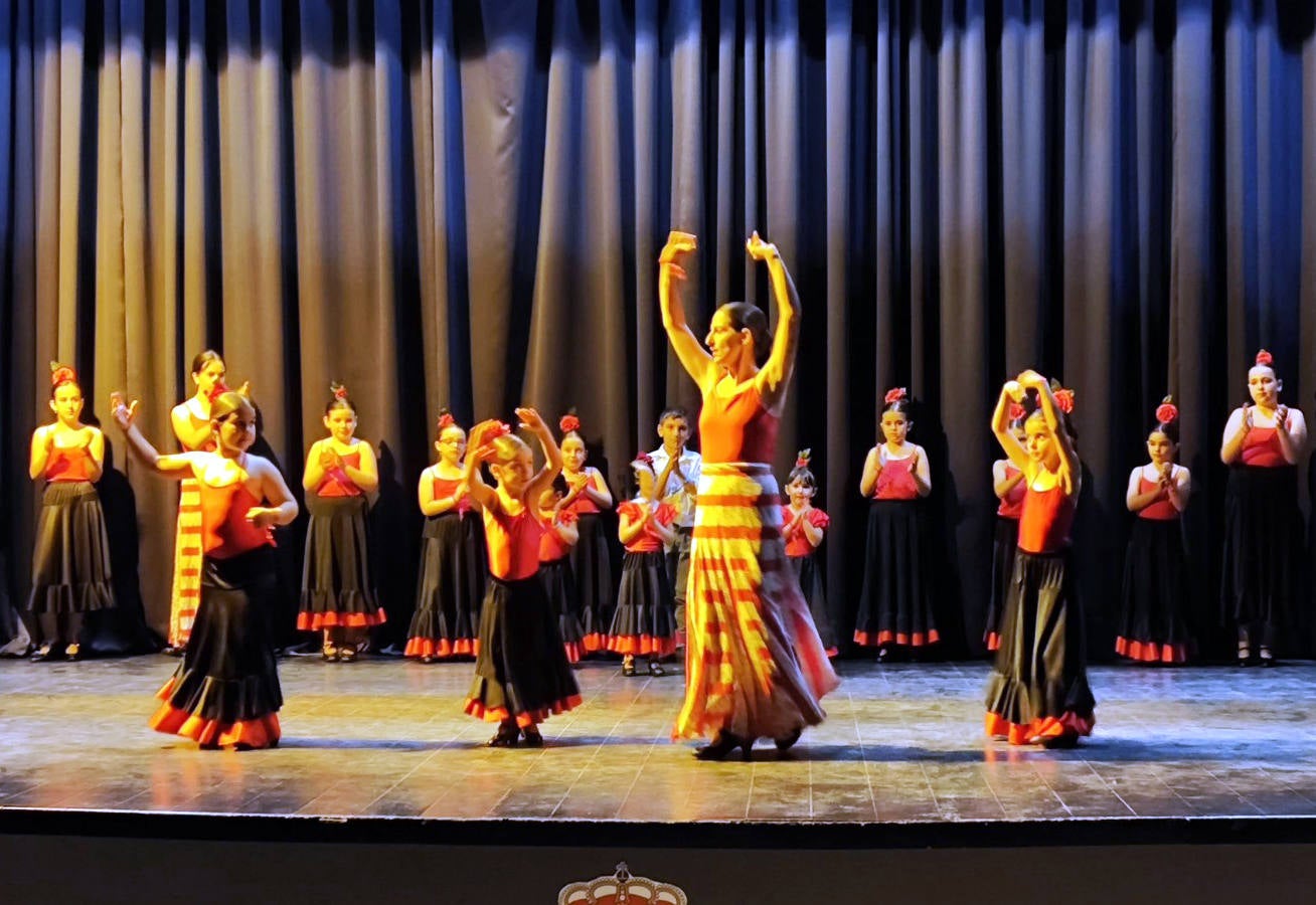 Zararte clausura el curso de baile flamenco