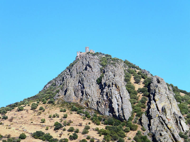 La Diputación cede el castillo al Ayuntamiento de Alange