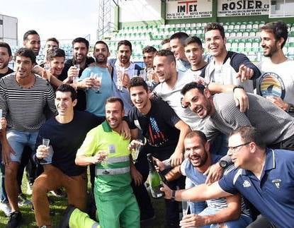Los jugadores del Villanovense celebran el resultado del sorteo :: HOY