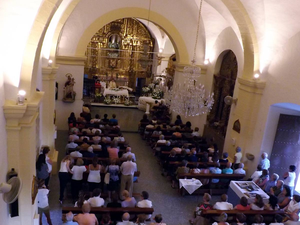 Celebración de una misa en la Ermita