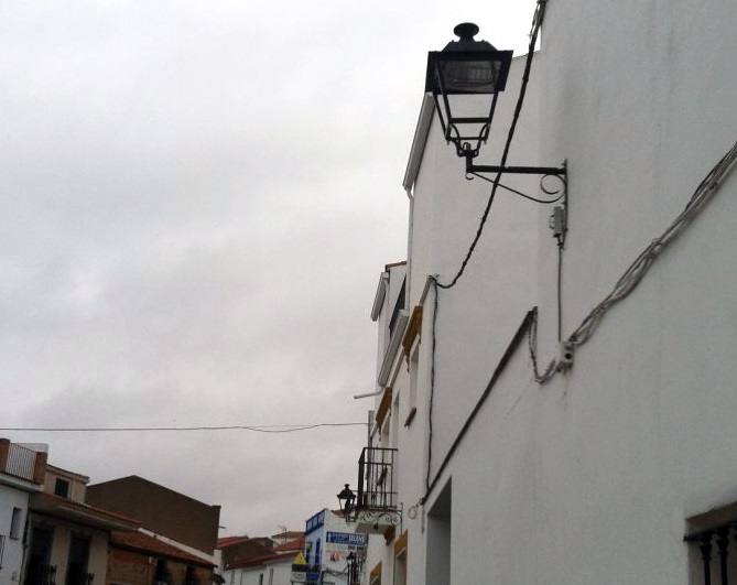 Farola con tecnología led en una calle de la localidad