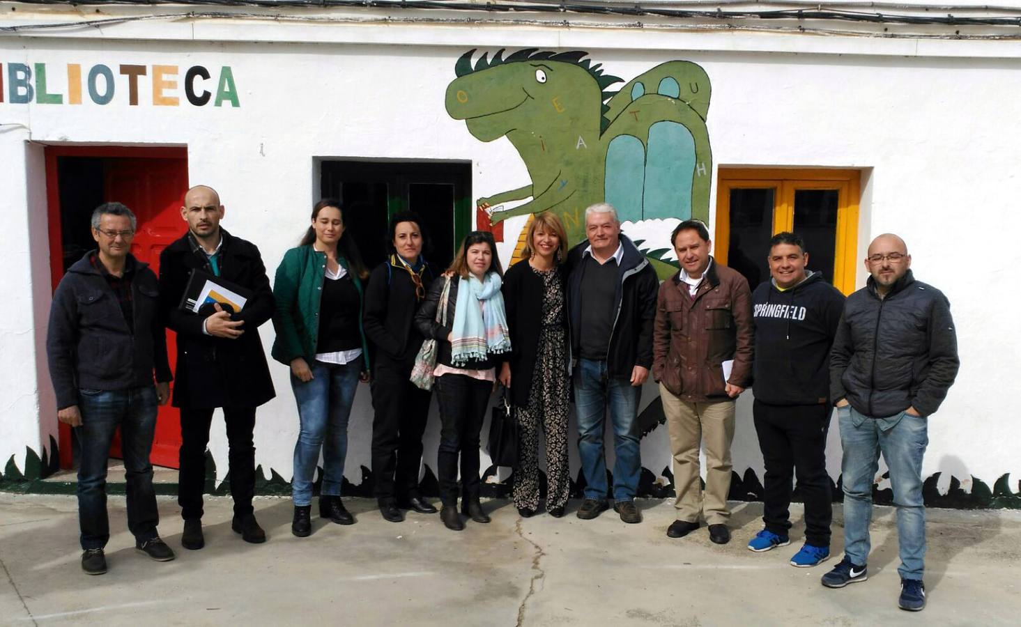 Participantes en la reunión sobre la construcción del nuevo colegio 