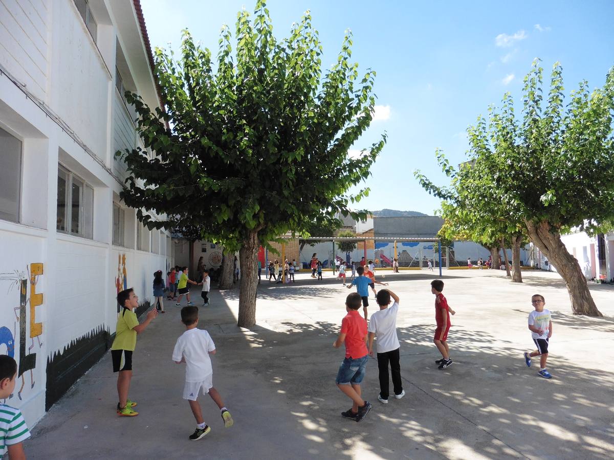 Patio del Grupo Escolar de abajo