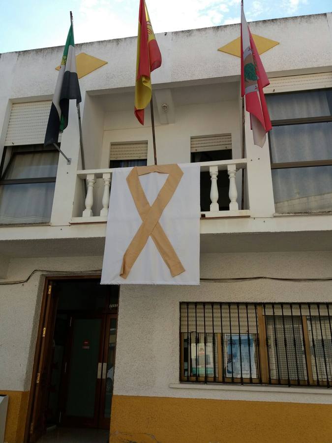 Lazo dorado en la fachada del Ayuntamiento