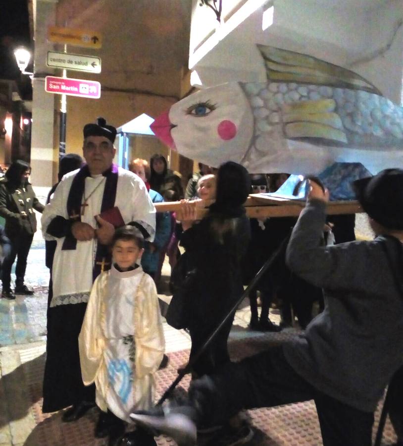 El entierro de la sardina dice adiós al carnaval