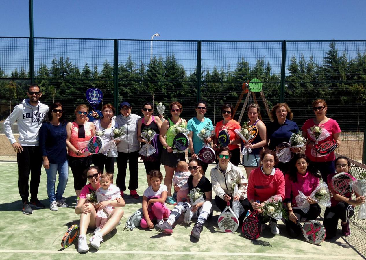 Valle Espinosa conquista el torneo de pádel 8M