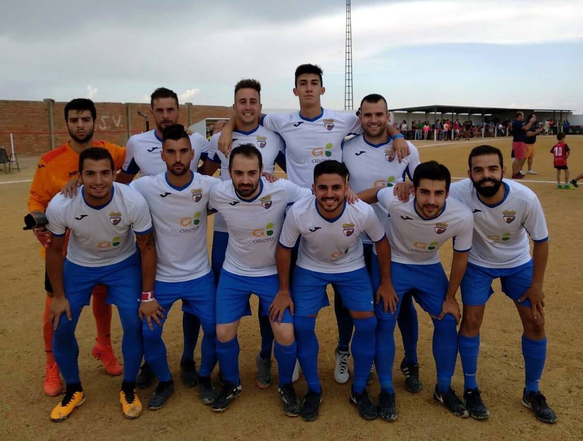De izqda. a dcha.: Murillo, Izan Juan Pedro, Barjola, Rubén. Agachados: Daniel, Iván, Ioseba, Mario, Nono y Cerrato
