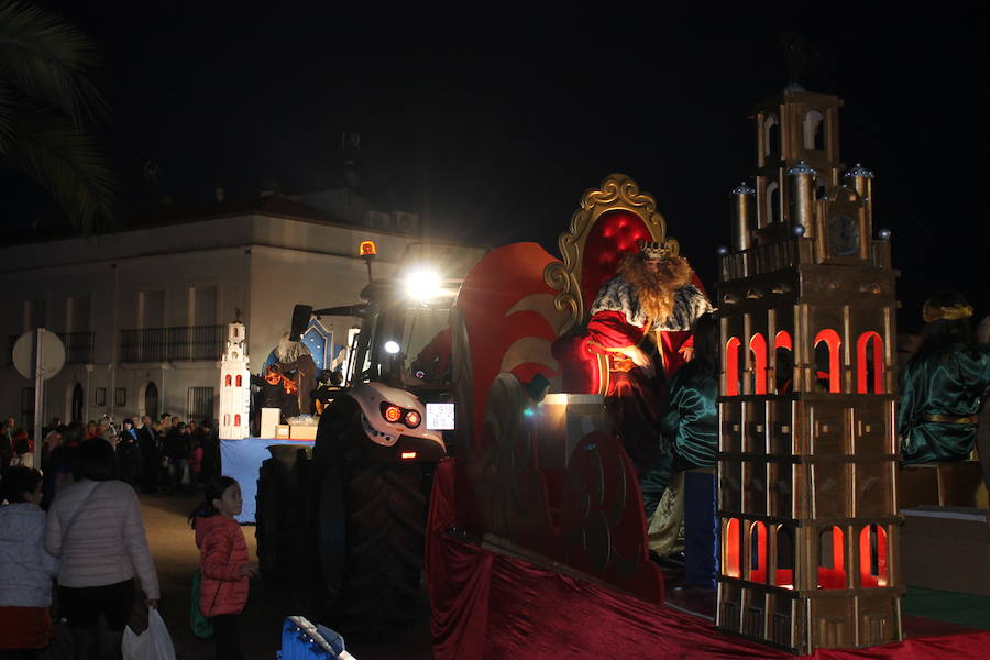 La cabalgata de Reyes dejó en Llerena un sinfín de emociones previas a la noche más mágica del año.