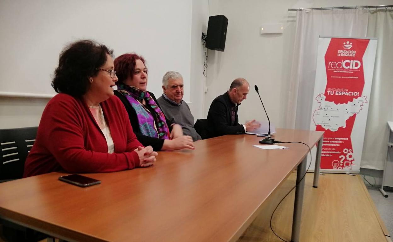 Begoña García visita Llerena y habla sobre la situación del campo