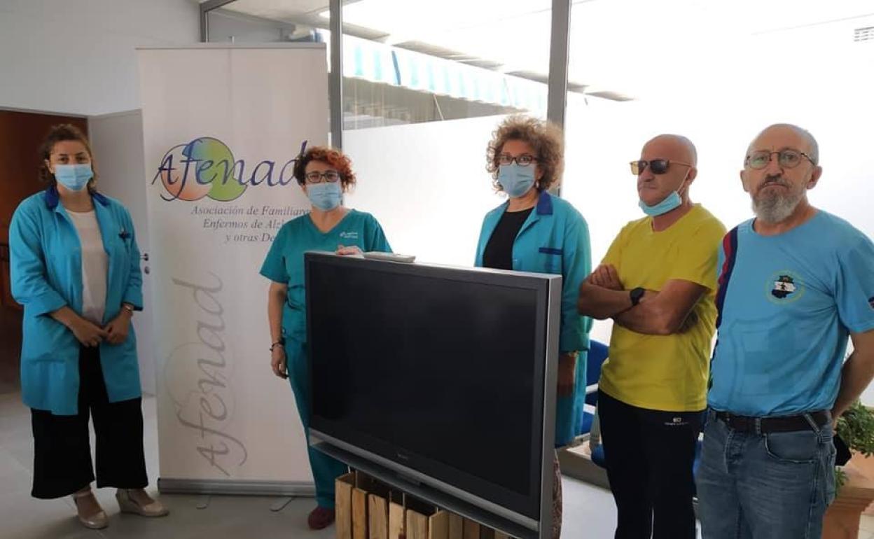 Afenad recibe una televisión de la Peña Barcelonista