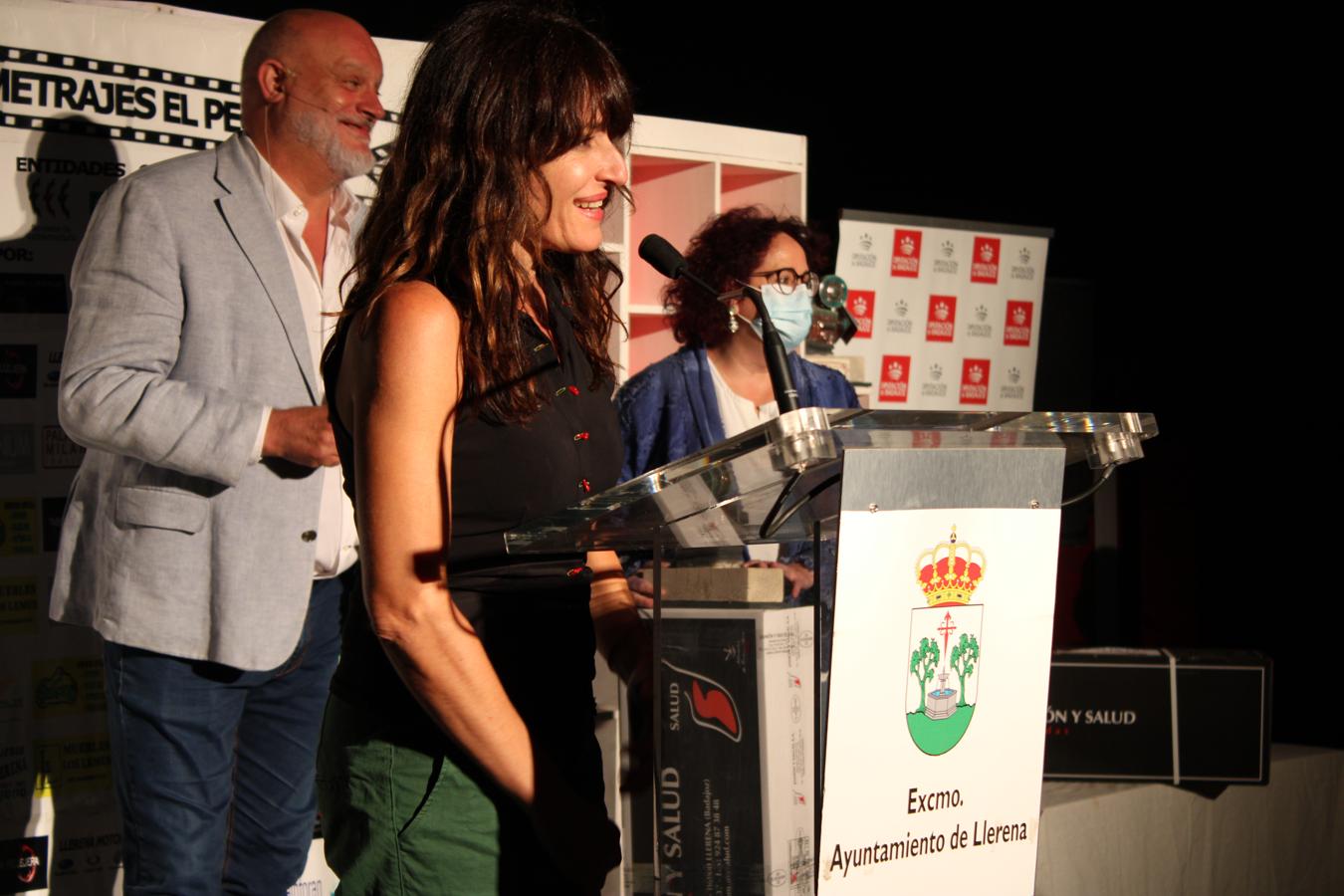 Susán Béjar, directora de Distancias, recoge el Premio de Ficción