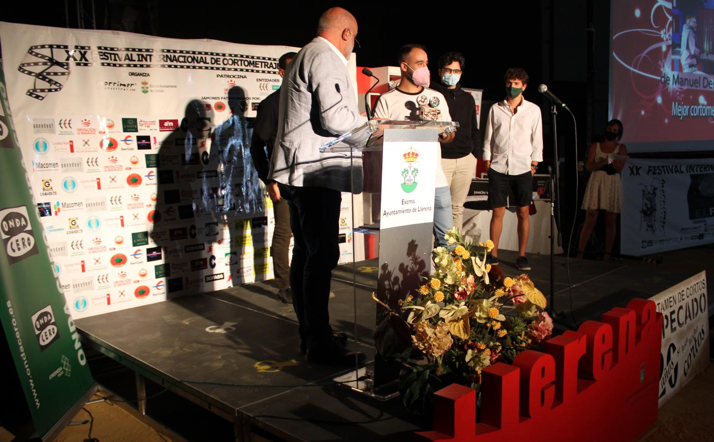 Manuel Delgado recibe el Premio Campiña Sur, Tentudía y Sierra Norte por su corto "¿Un cigarrito?