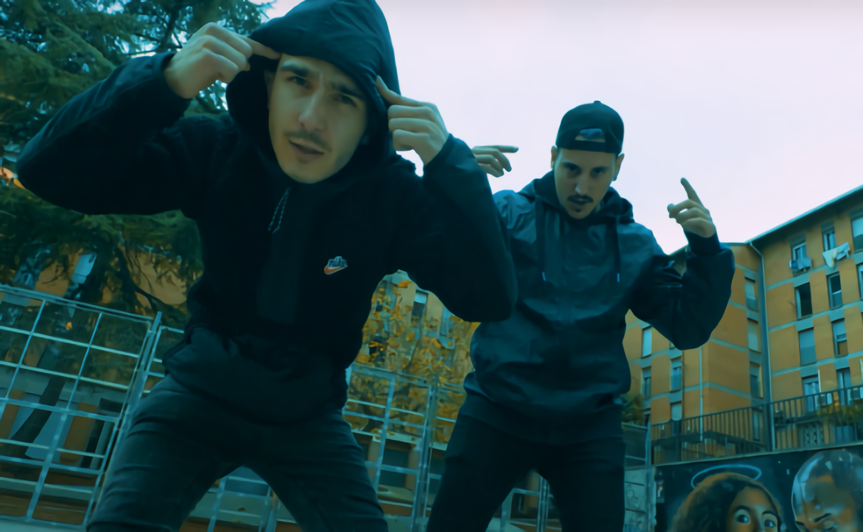 Warma junto a ANGEL7 en el videoclip.