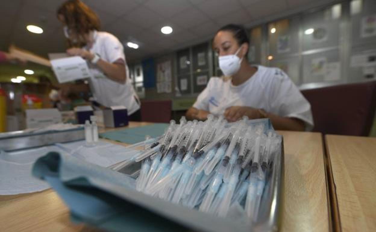 El Centro de Salud de Llerena administra la tercera dosis a las personas de entre 35 y 40 años