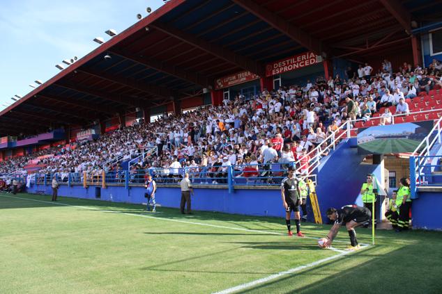 Fotos: El Llerenense hace historia en Almendralejo