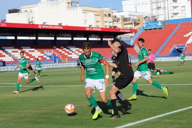 Fotos: El Llerenense hace historia en Almendralejo