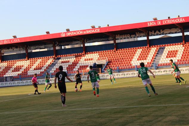 Fotos: El Llerenense hace historia en Almendralejo