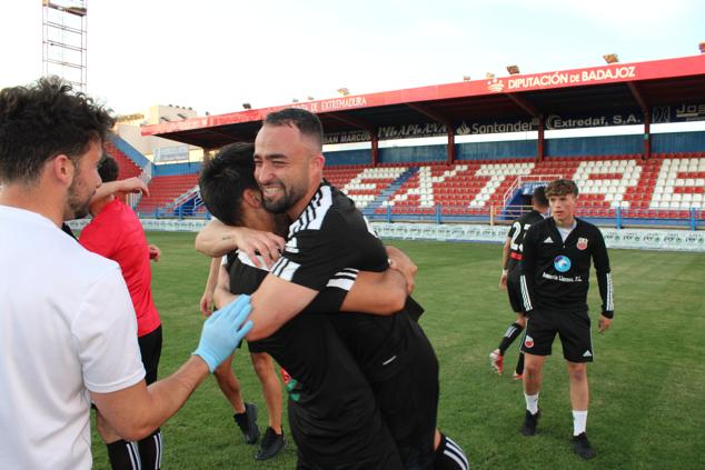 Fotos: El Llerenense hace historia en Almendralejo