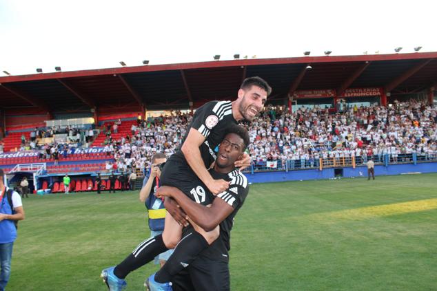 Fotos: El Llerenense hace historia en Almendralejo