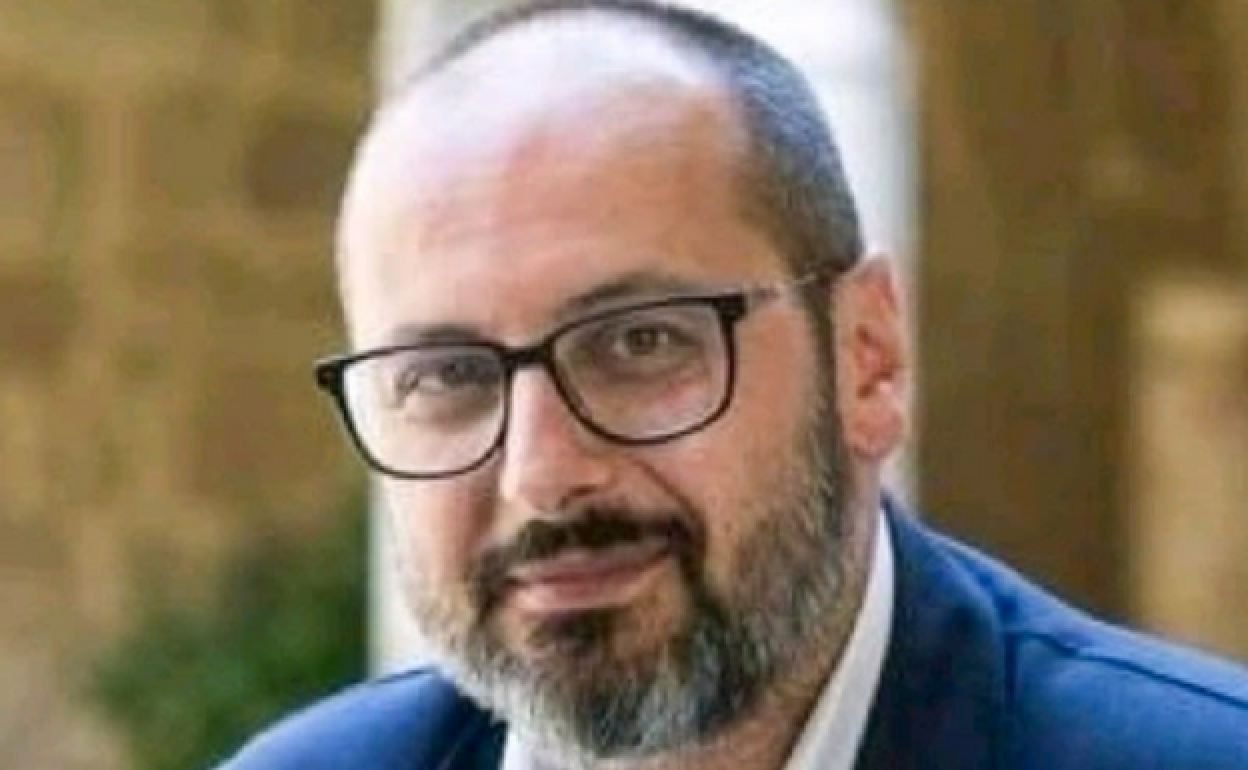 Jesús López Santana, condecorado con la Orden del Mérito Civil