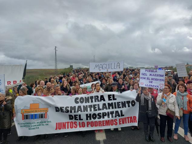 Fotos: Las mejores imágenes del corte de la N-432 por el Hospital de Llerena