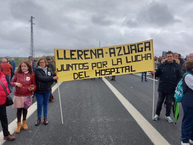 Fotos: Las mejores imágenes del corte de la N-432 por el Hospital de Llerena