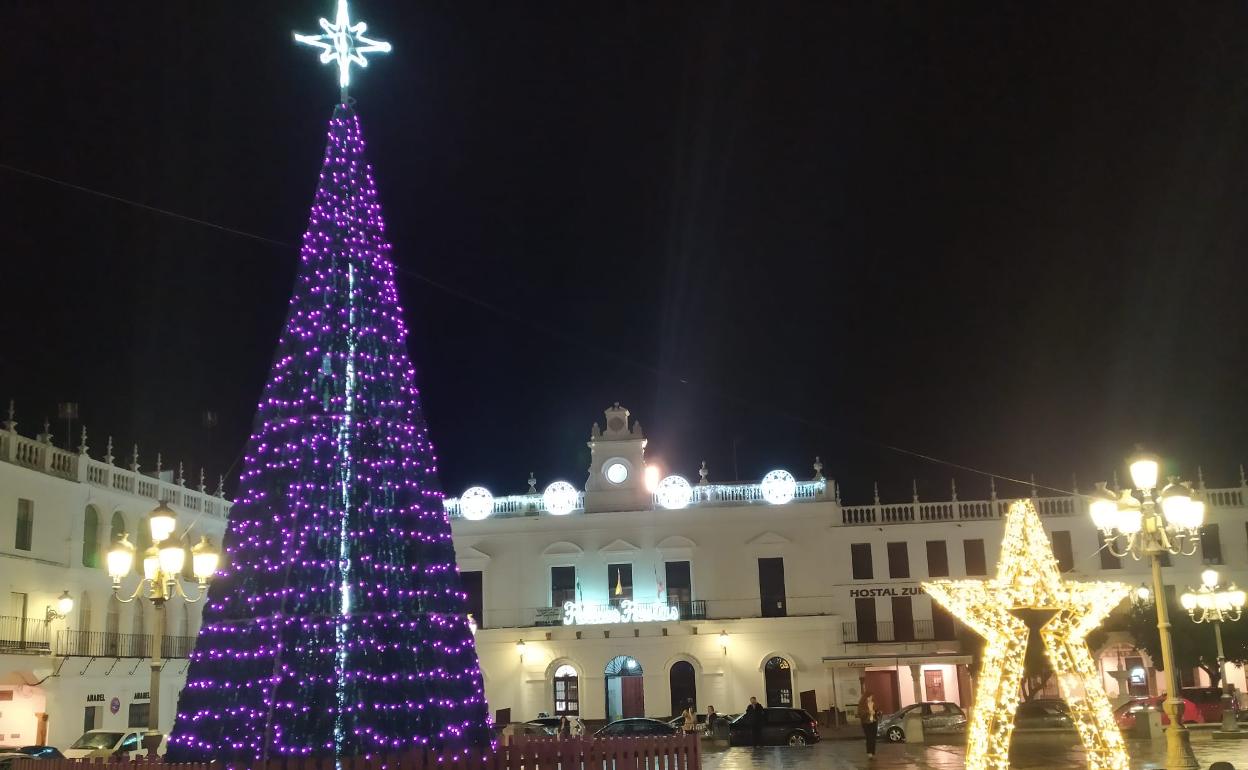 La plaza de España, iluminada por la Navidad.