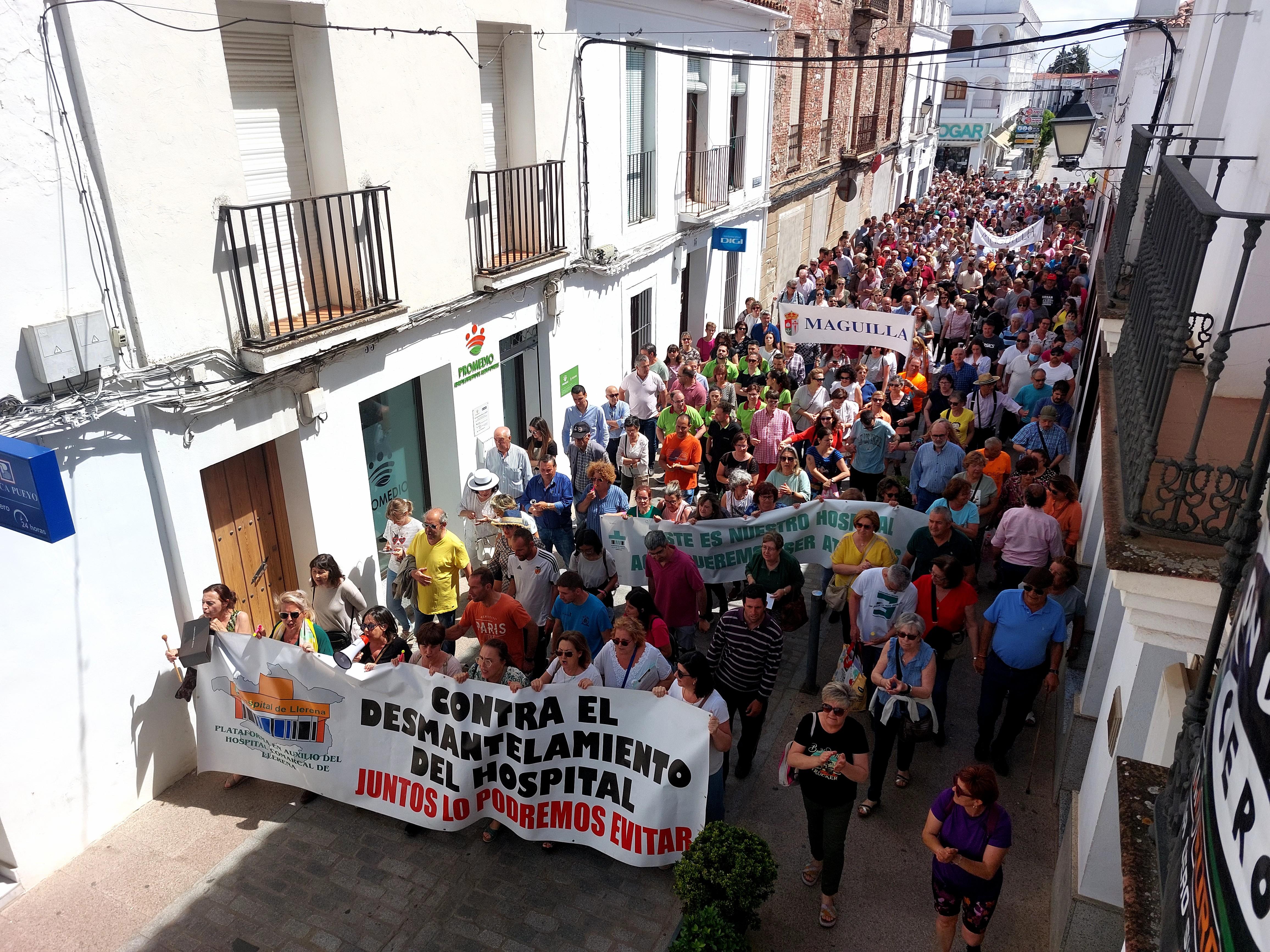 Las mejores imágenes de la marcha por el Hospital de Llerena