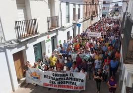 La manifestación a su paso por la calle Aurora.